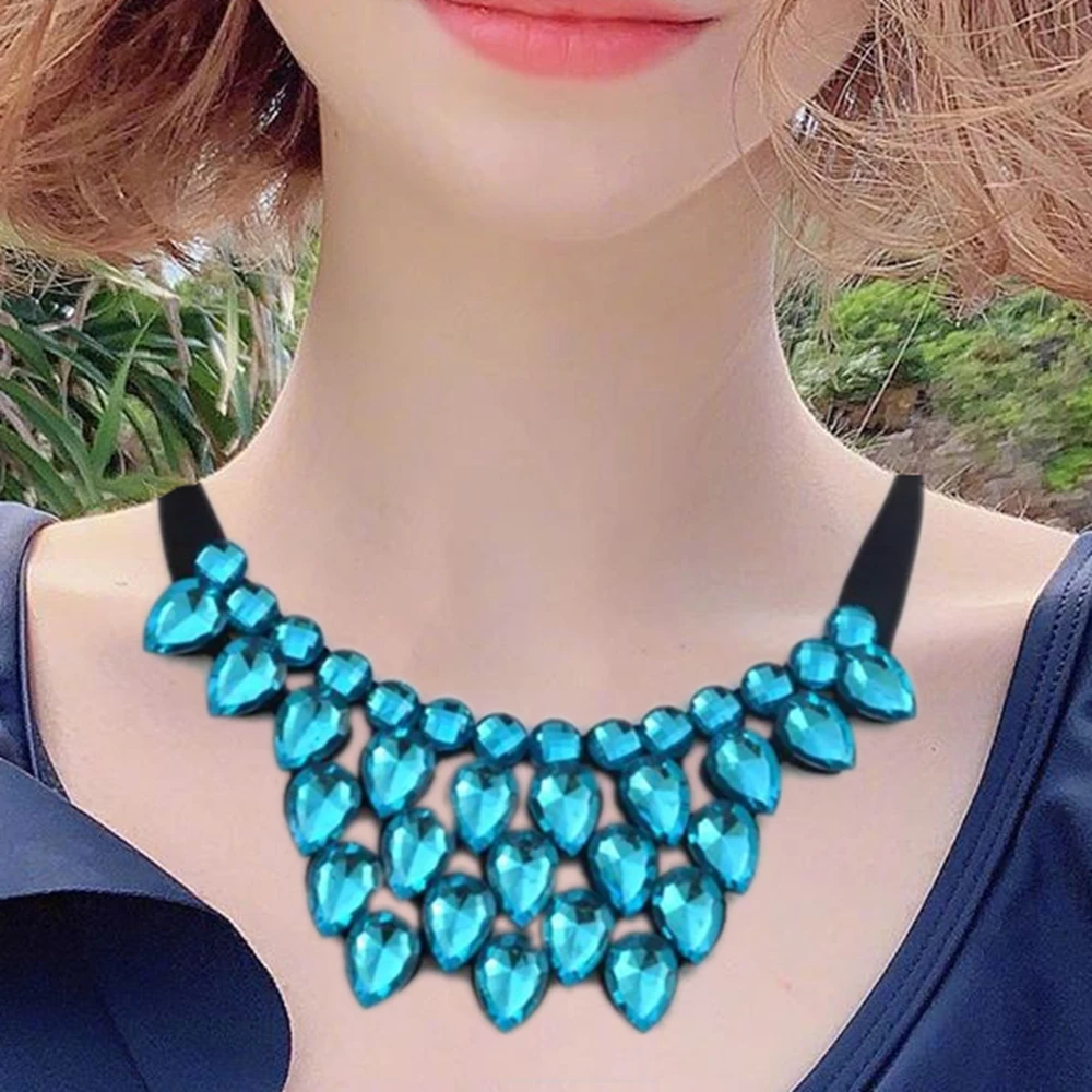 

Ladies' luxurious European and American style jewelry, suitable for daily wear, necklace, fashionable and elegant design, gift