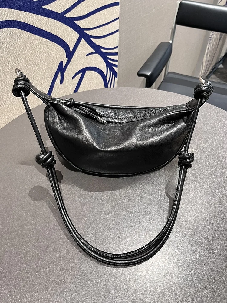 

Casual Sle First Layer Lambskin Dumpling ape oulder Crossbody Bag for Commuting Women's Handbag with Handle Detail