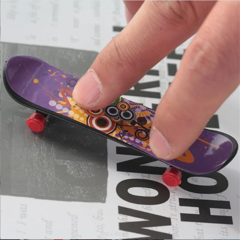 2PCS Creative Fingertip Plastic Finger Skateboard Desktop Stress Relieving Toys  Children's Fingertip Skateboard Sports Toys