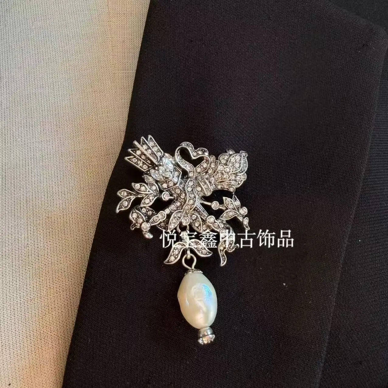 Retro Baroque Freshwater Pearl 3.6*4.6cm Brooch Old Burnt Silver Versatile Small Brooch Electric Diamond Inlaid Women