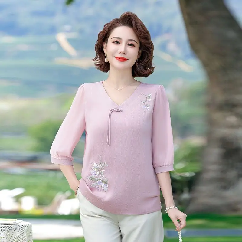 

Women's New Style Spliced Chiffon Buckle Embroidered Short-sleeved Top