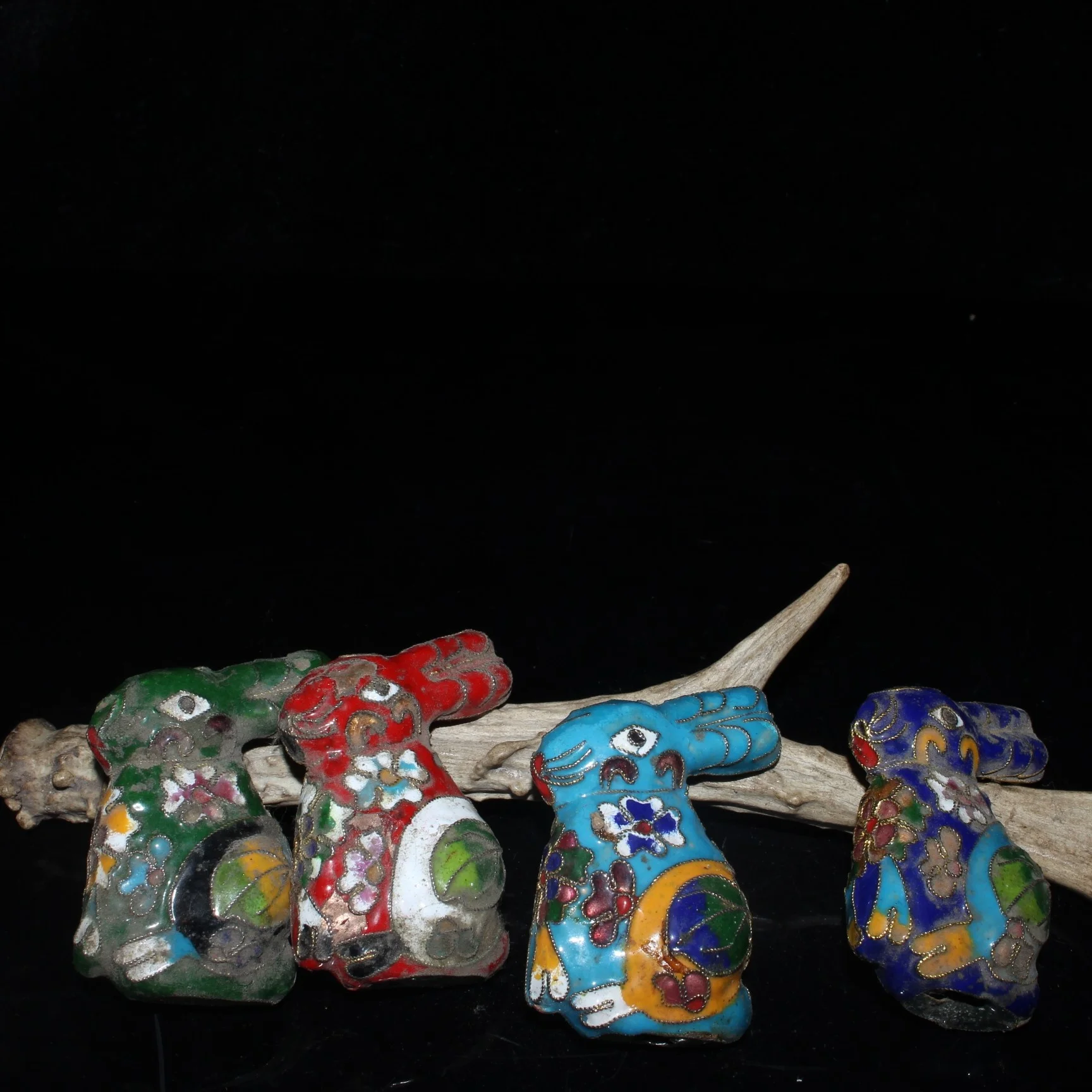 Old Beijing purple copper tire handmade cloisonn é four-color rabbit desktop decoration ornament