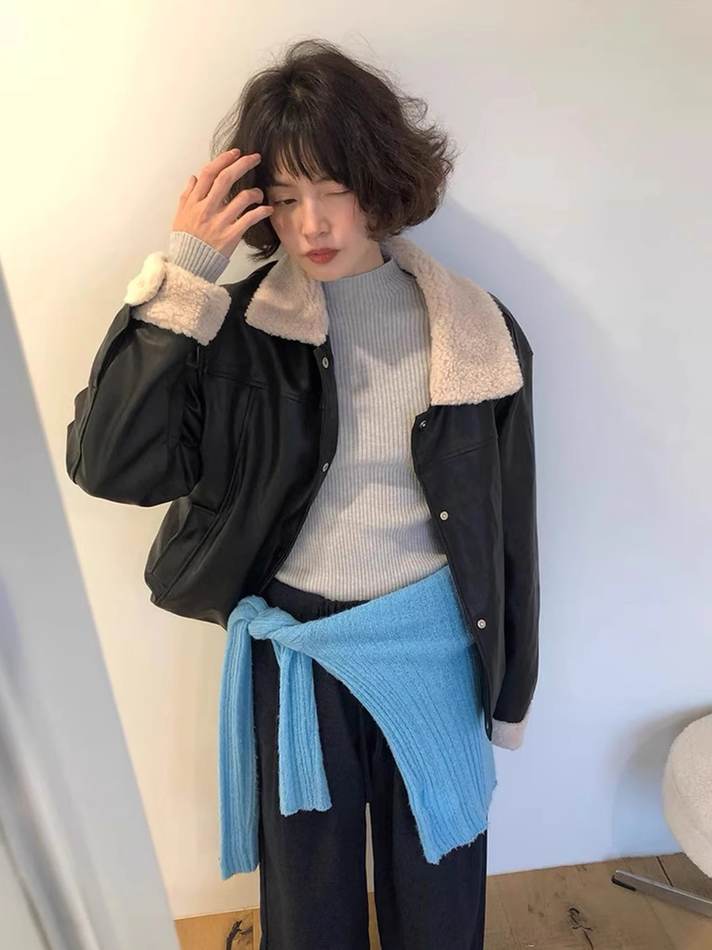 

Женская куртка из искусственной кожи с воротником из овечьего меха, свободная повседневная куртка на молнии с мотоциклетным топом, модное лоскутное пальто с воротником-стойкой