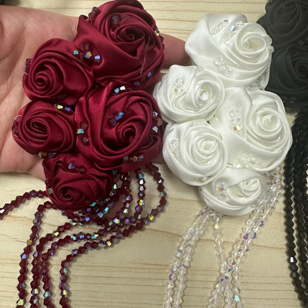 Handgefertigte Stoffapplikation mit 3D-Kristallperlen, handgenähte Blumenapplikation für Hochzeitskleider, DIY-Stickerei-Stoffapplikation