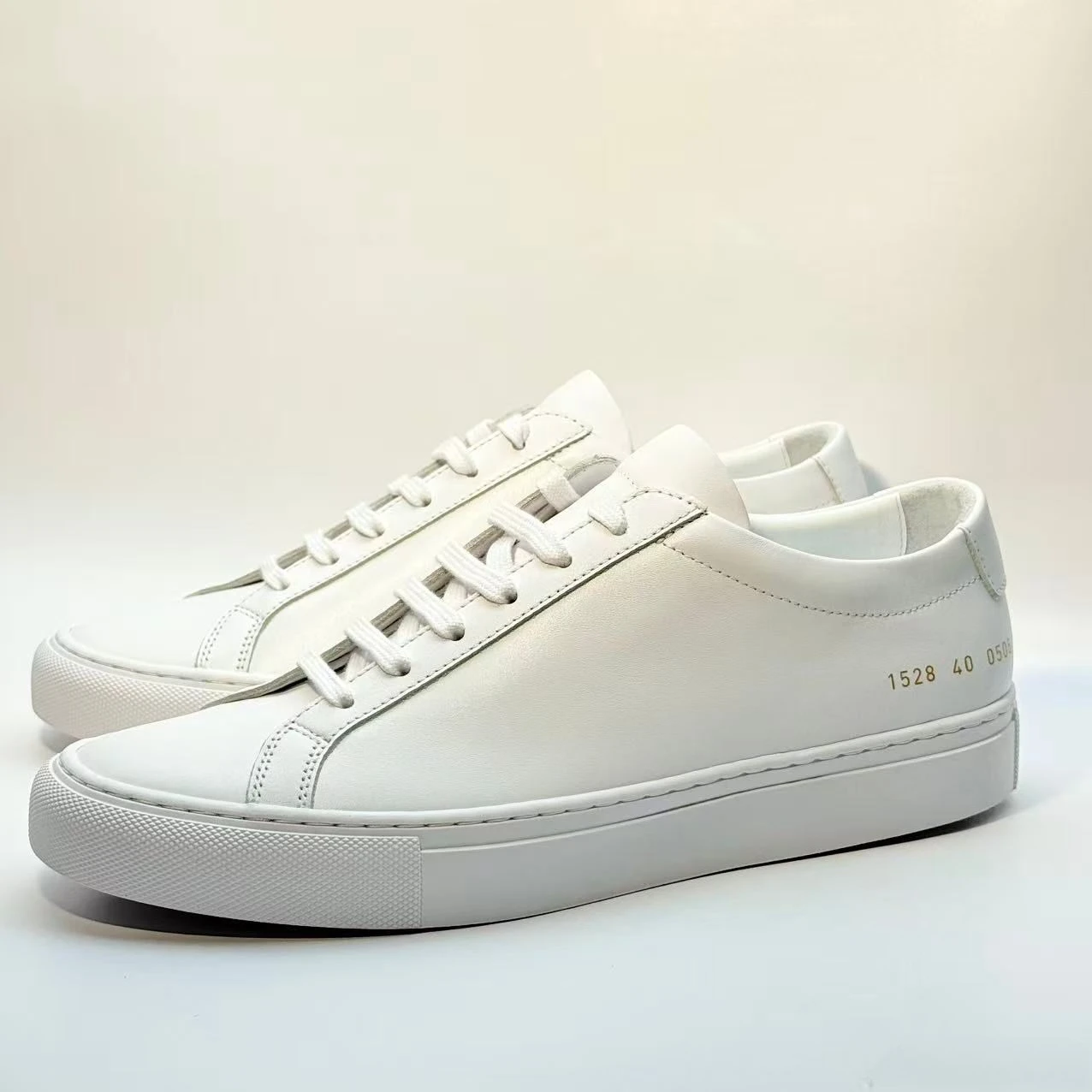 

Новые кожаные кроссовки унисекс 2025 года: белые, повседневные, универсальные, для любого сезона