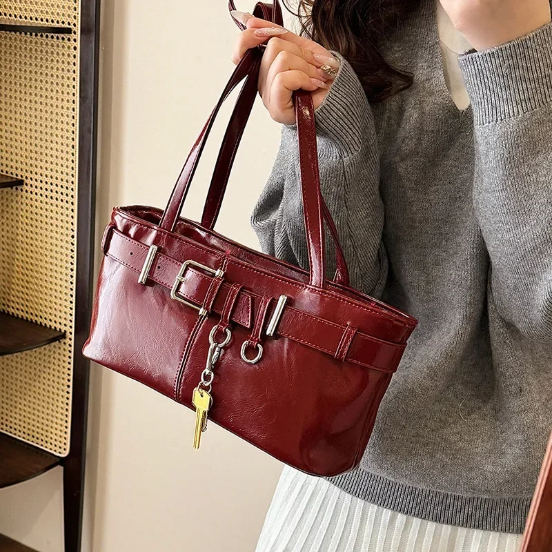 

2025 Women's Gothic Vintage Shoulder Bag - Niche Premium Fall Winter Underarm Purse, Stylish Versatile Commuting Handbag
