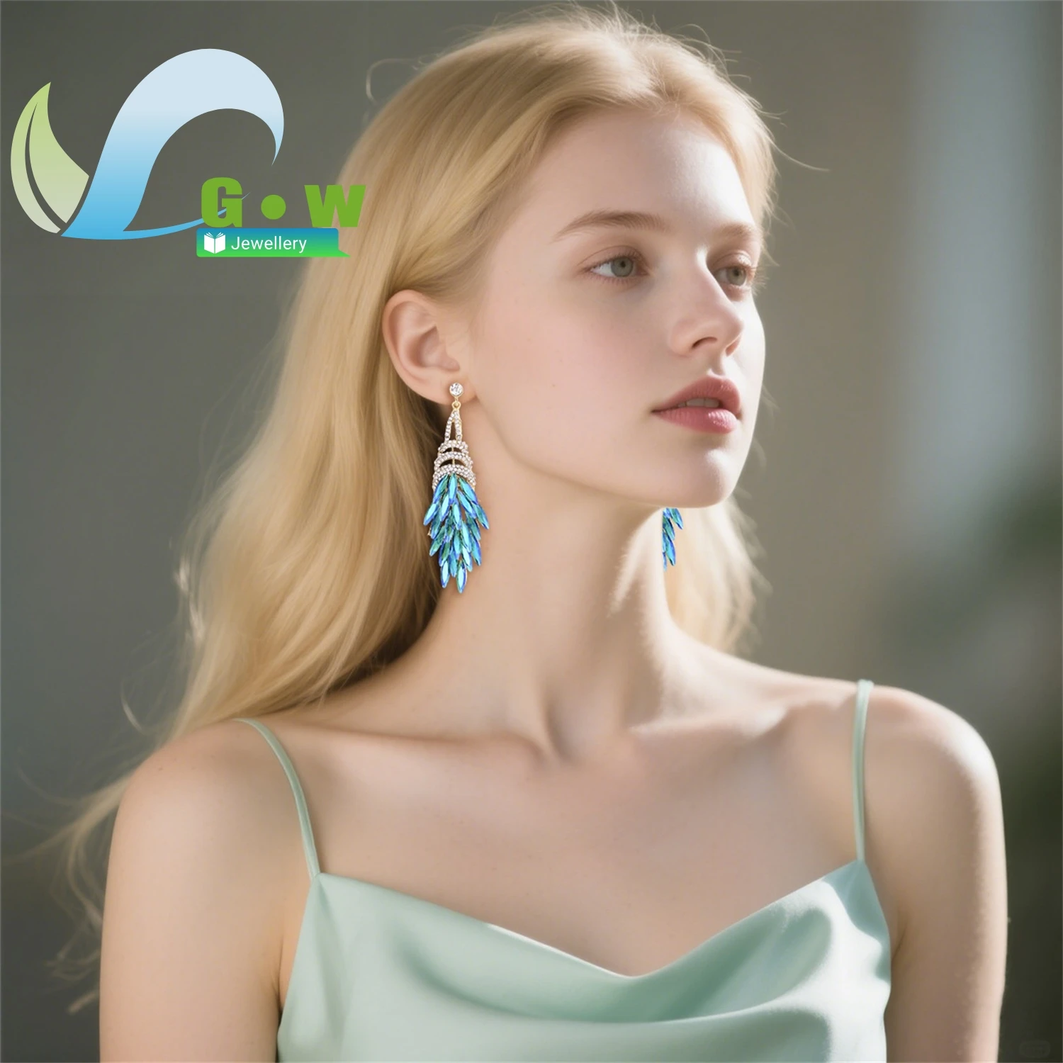 

Длинные серьги с кисточками для женщин, роскошный дизайн из сплава со стразами, элегантная повседневная одежда, аксессуары для ушей, подарок для ее свидания, ночной вечеринки J