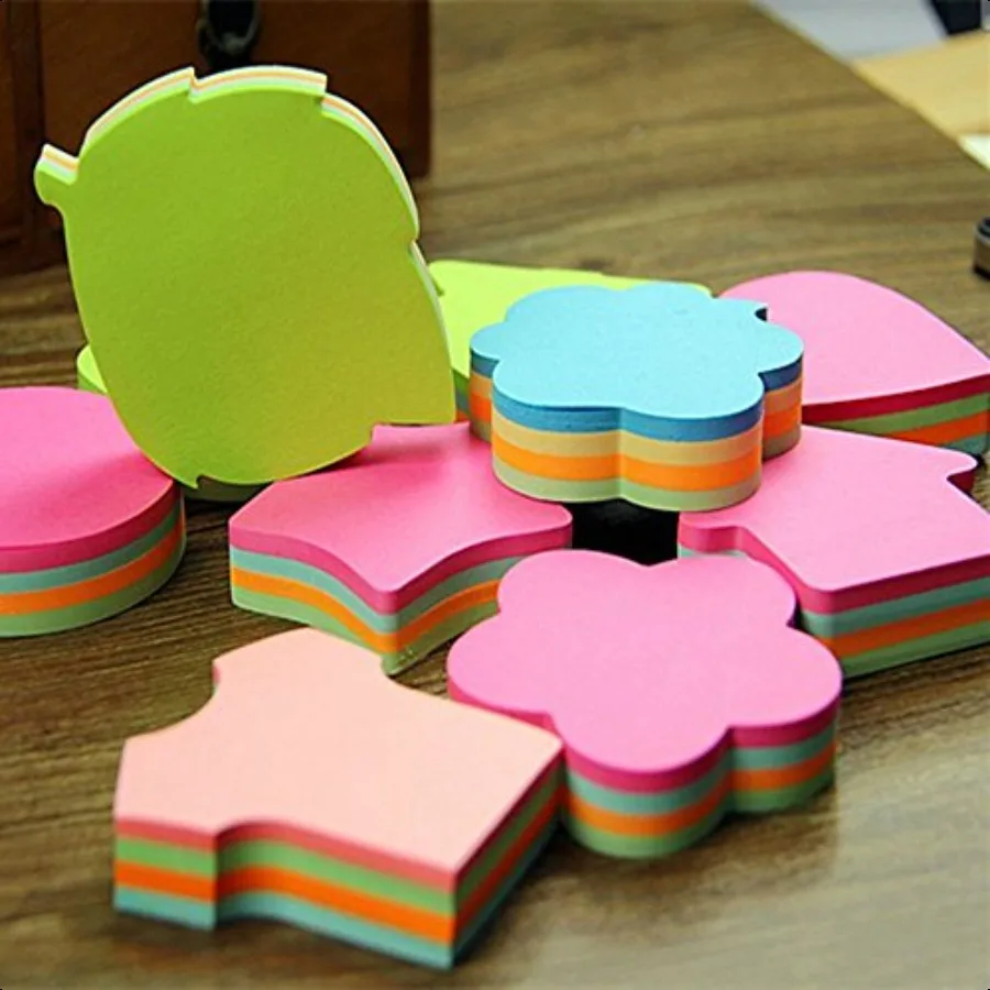 กระดาษโน้ตแบบมีกาวในตัว 6 แผ่น ขนาด 3x3 นิ้ว สำหรับใช้ในบ้านและสำนักงาน 100 แผ่น ลาย 'ผีเสื้อ' 'เสื้อผ้า' 'หัวใจ' 'ใบไม้' 'แอปเปิ้ล'