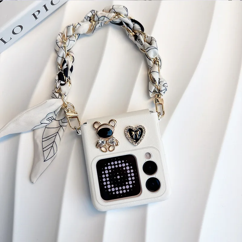 DIY เพชรหัวใจรักหมีสําหรับ Samsung Galaxy Z Flip 7 6 5 4 3 ZFLIP7 5G ดอกไม้ผ้าพันคอผ้าไหมสร้อยข้อมือฝาครอบ