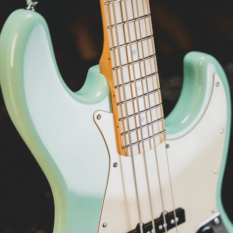 High-quality Professional Range 4-string Electric Bass Guitar with Vintage Bridge 20- Fingerboard Jazz Bass Style