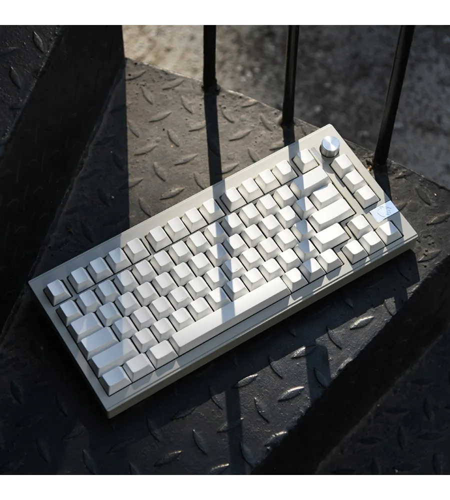 Simple white mold without engraving a full set of keyboard keycaps can be hand-painted 152 keys monochrome injection molding PBT