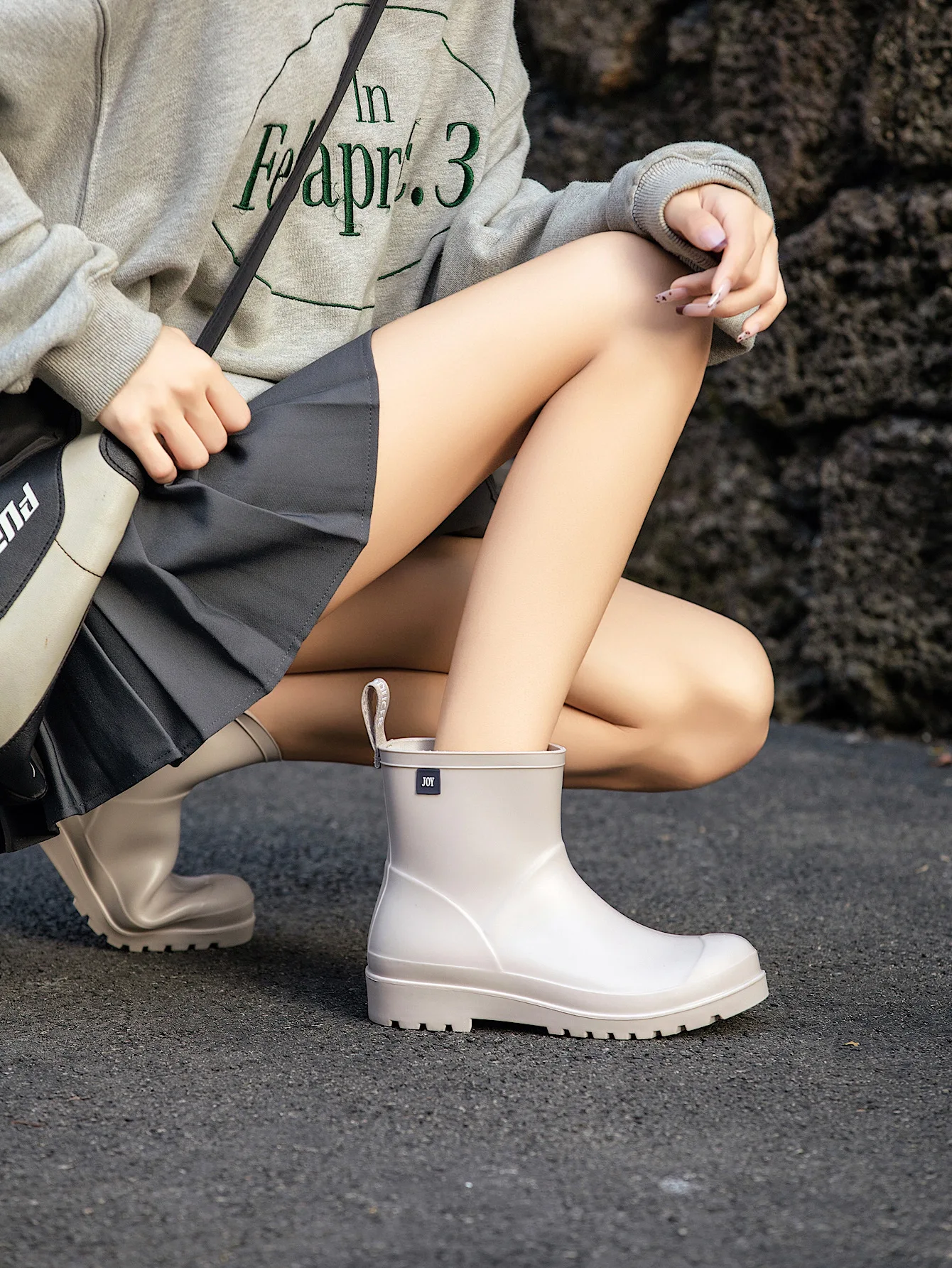 Botas de lluvia para mujer, botas de lluvia impermeables de moda, tubo corto de suela gruesa, botas de agua de trabajo ligeras y antideslizantes, frotar