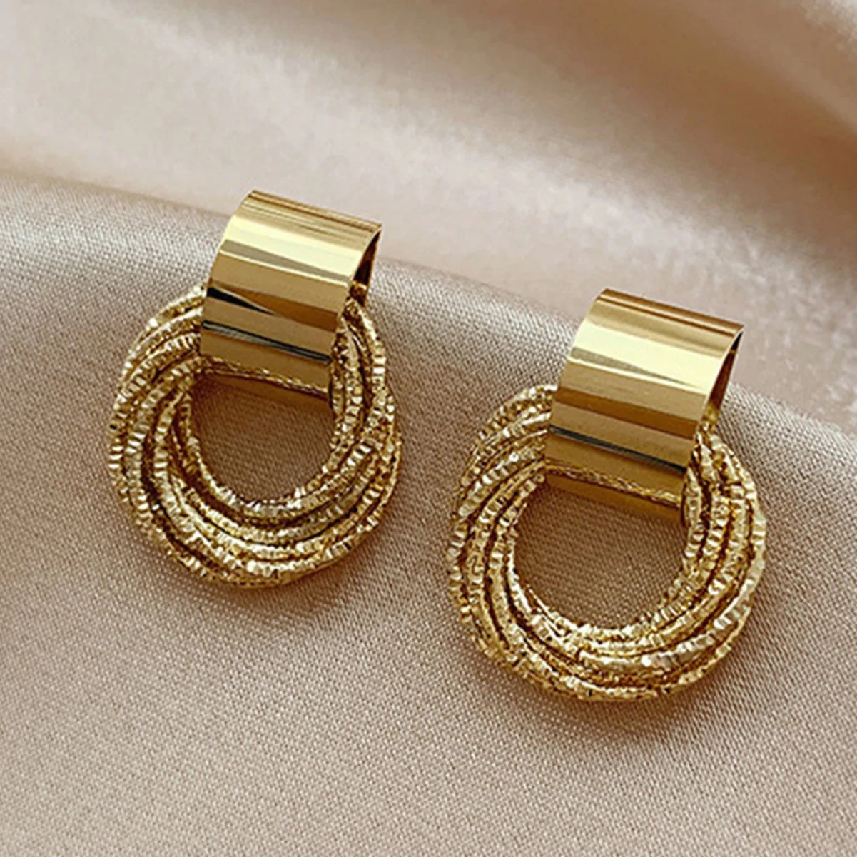 Minimalist, Personalized, Elegant Earrings with a Sense of Luxury and Versatility, Earrings with Loops, and Light Luxury Earring