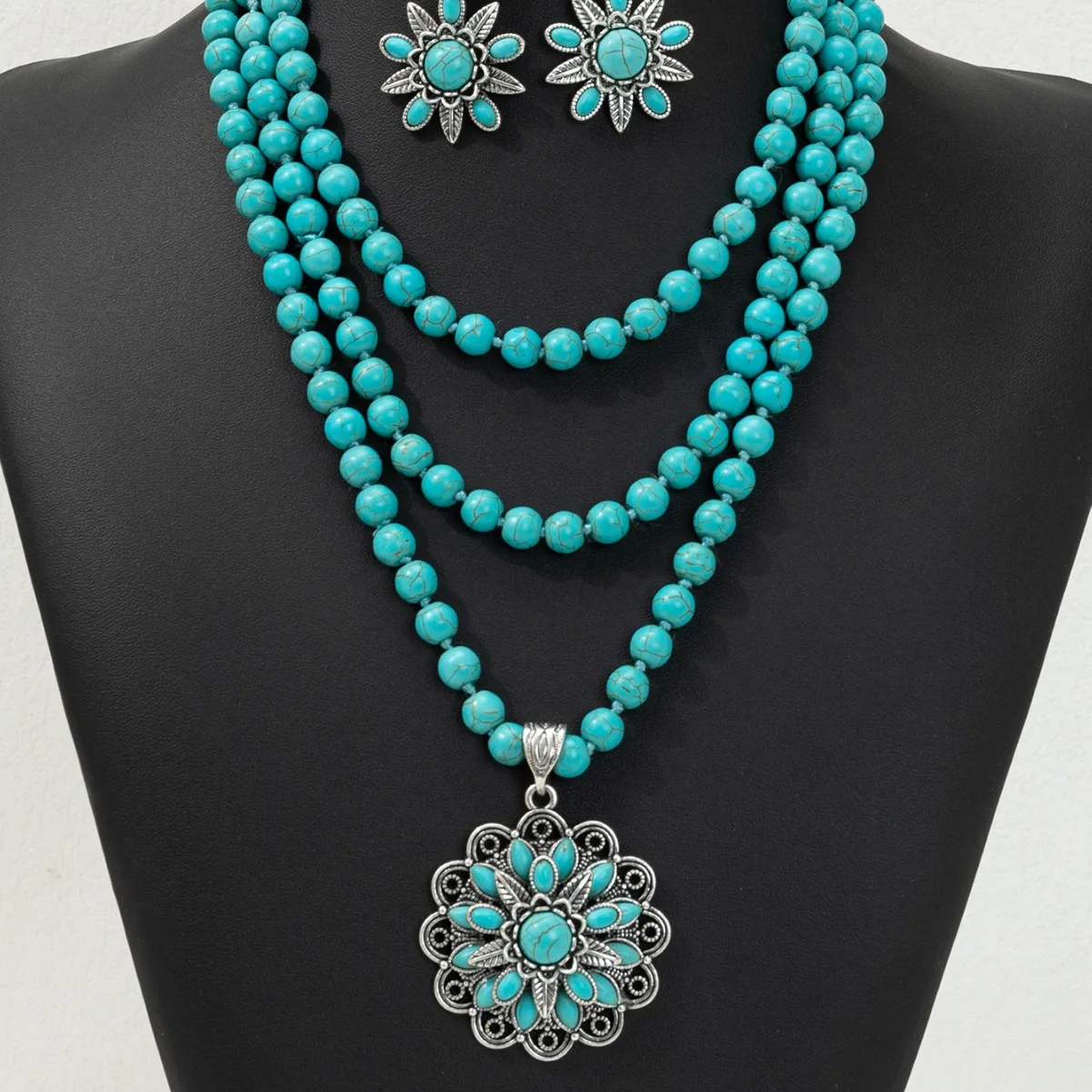 

Vintage Turquoise Jewelry Set for Women Boho Beaded Necklace and Floral Pendant Earrings for Elegant Dance or Ball Outfits