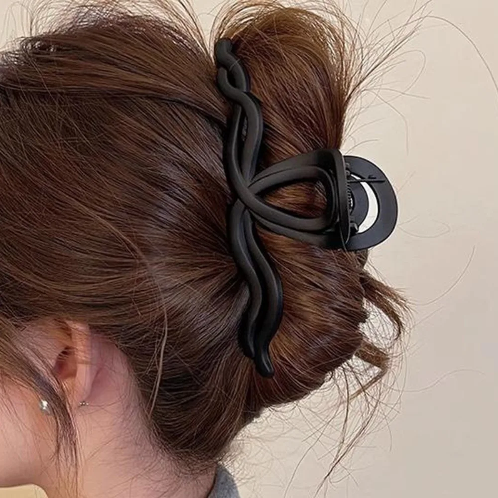 

Elegant Acrylic Wave Cross Hair Claw Styling Tools Hair Accessories Shark Clip Hair Ornament Women