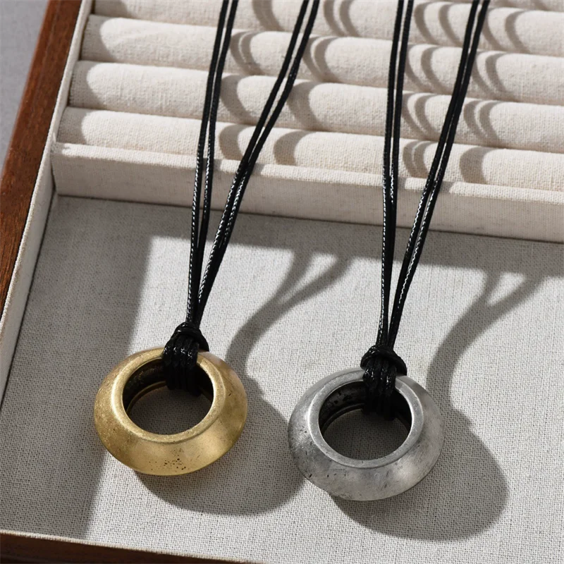 Fashionable Trend Unique Vintage Light Wheel Ring Pendant Necklace For Men's/Women's Classical Artistic Exquisite Sweater Chain