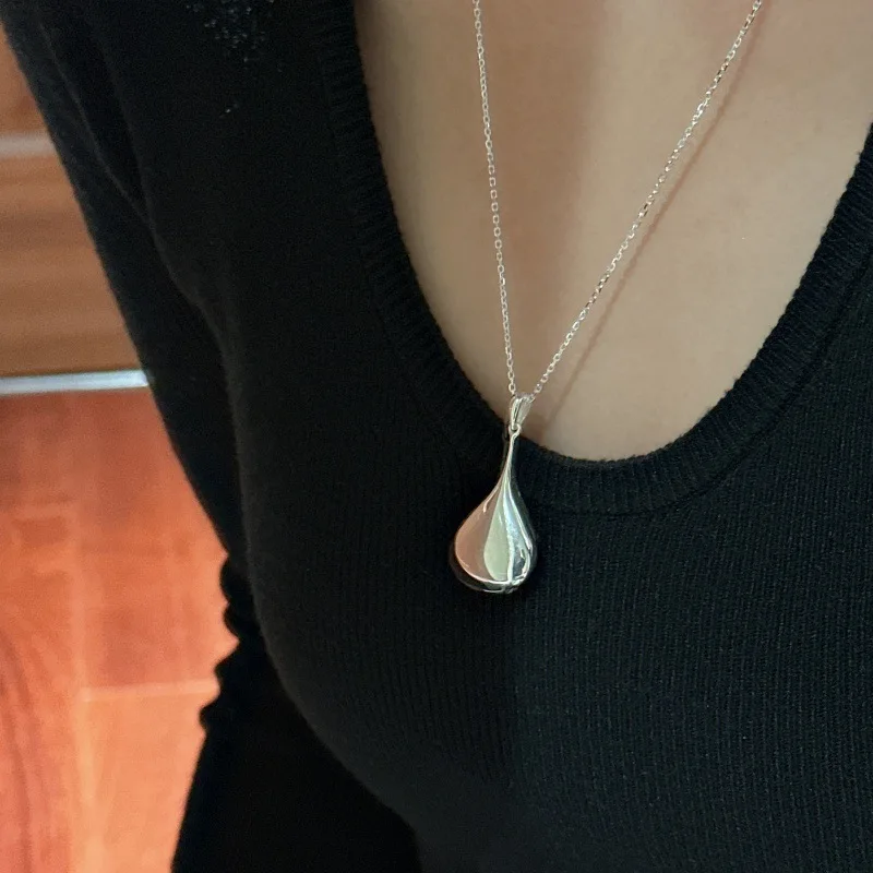 Real S925 Sterling Silver Pendant Design Sense Retro Glossy Big Water Drop Necklace Collarbone Chain view 4