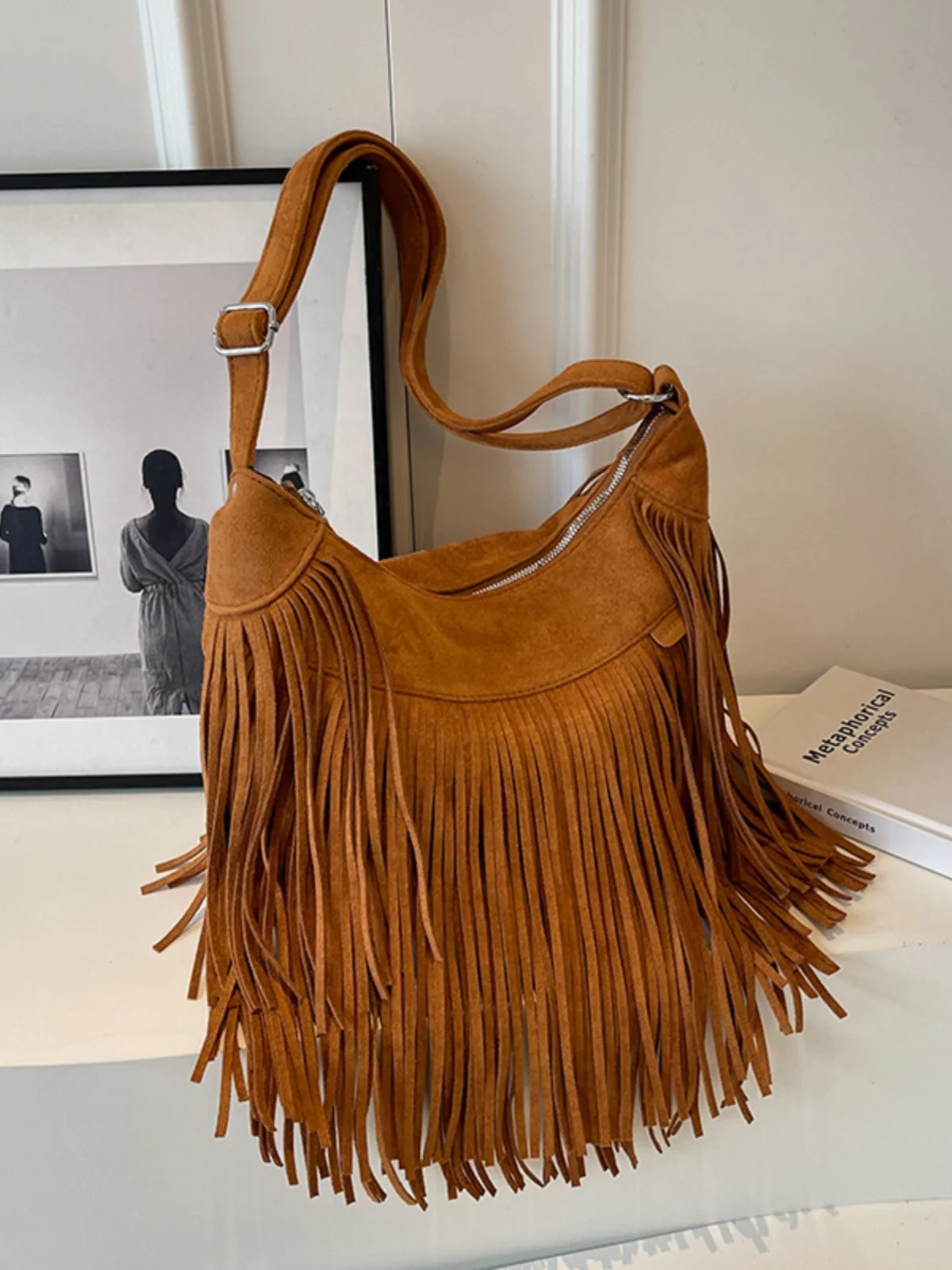 Niche Design Suede Bag 2023 New Women\'s Bag Crossbody Bag Tassel Bucket Bag