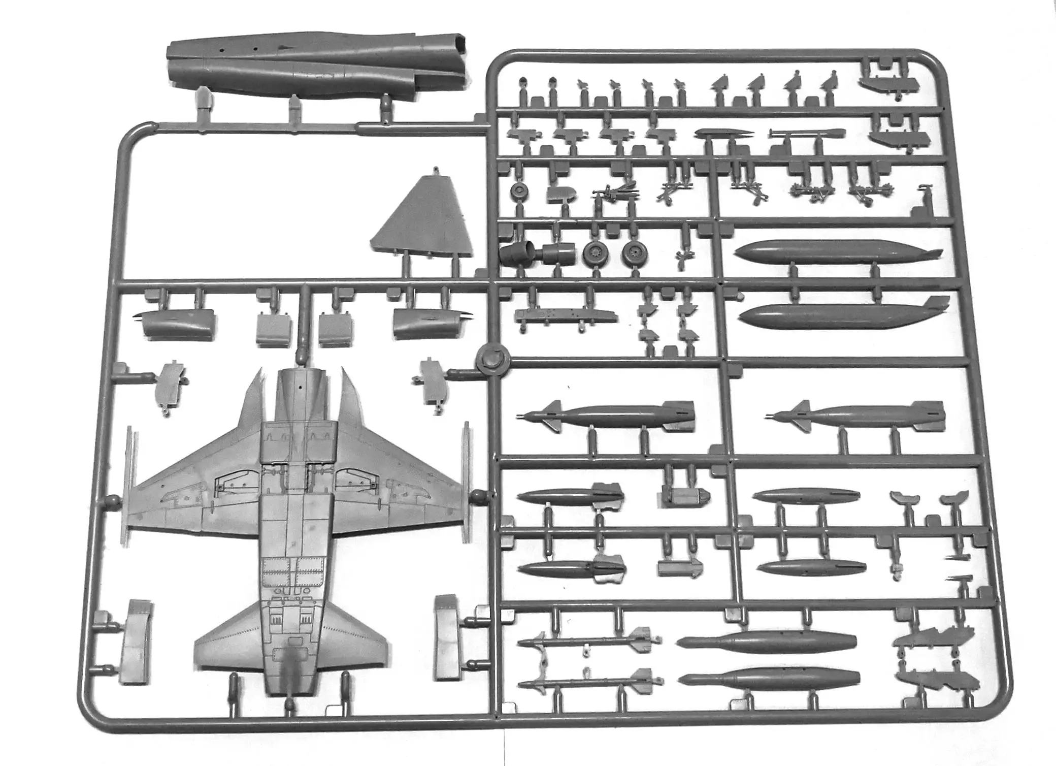 Dream Model DM720013 1/72 scale F-5E \'Tiger ll\' (Early version) model kit