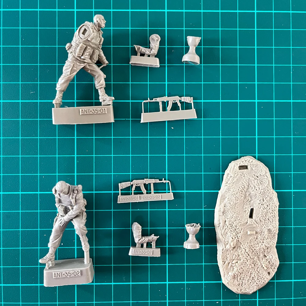 1/35 Resin Model Figure Kits GK , Two People，No Car，Military Theme，Unassembled And Unpainted,311C