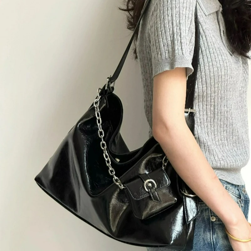 New Stylish and Luxurious Women's Shoulder Bag, Versatile and Large-capacity PU Chain Crossbody Bag with A Small Wallet Included