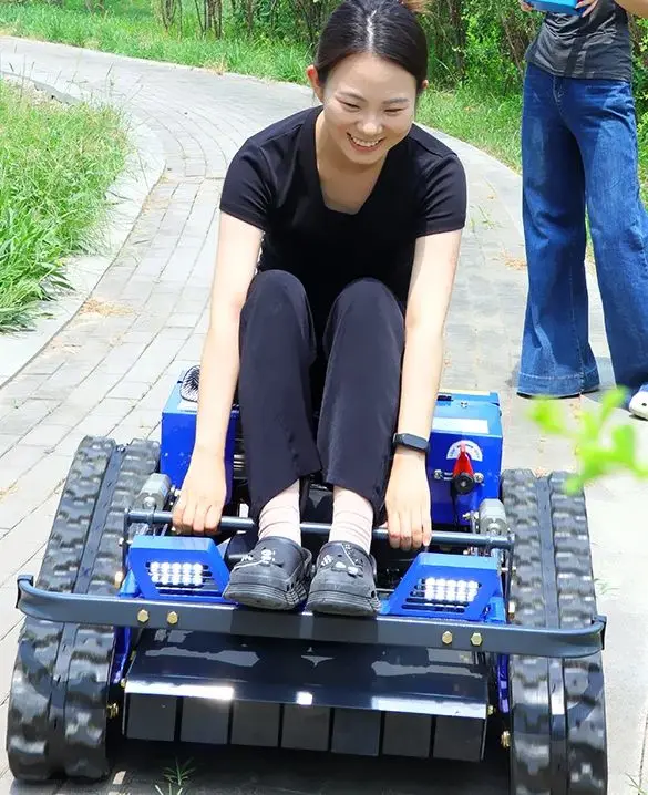 عرض القطع المخصص 550 مم جزازة العشب للاستخدام في الحديقة المنزلية، جزازة العشب الصناعية الذكية للتحكم عن بعد