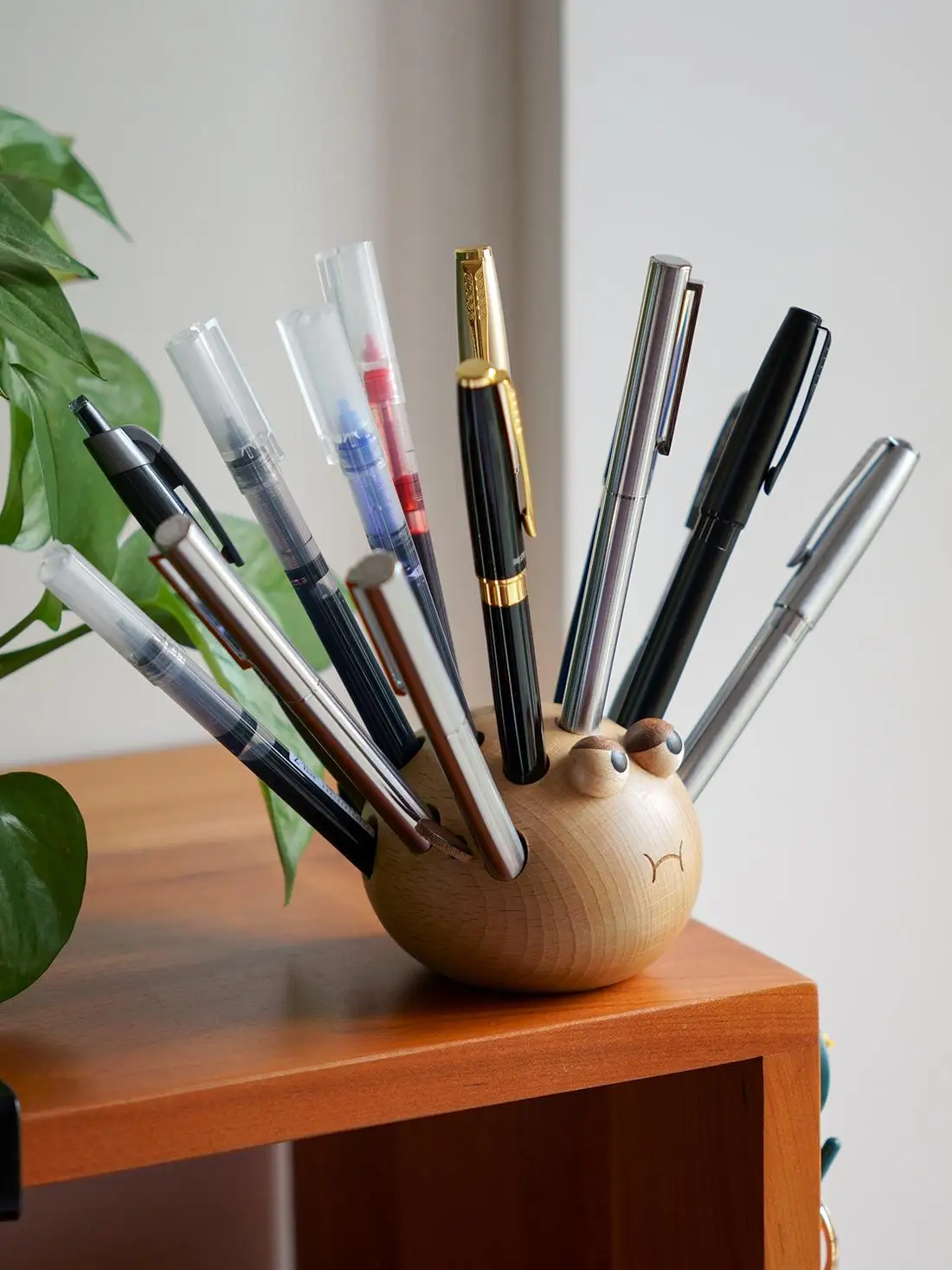 creative-ugly-cute-pen-holder-practical-gift-for-boys-odd-little-stationery-work-desk-emotion-stabilizer-real-wood-material