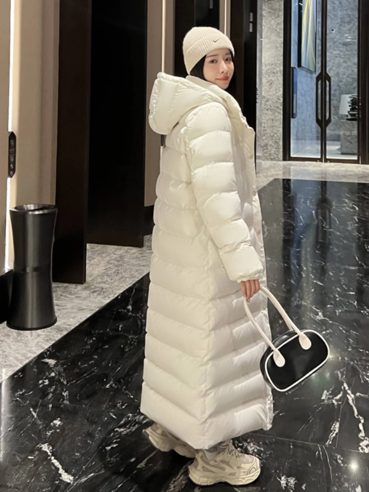 Thicken Winter 90% Goose Down Jacket Women Natural Large Fur Hooded Puffer Coat Fashion Long White Warm Outerwear Female view 5