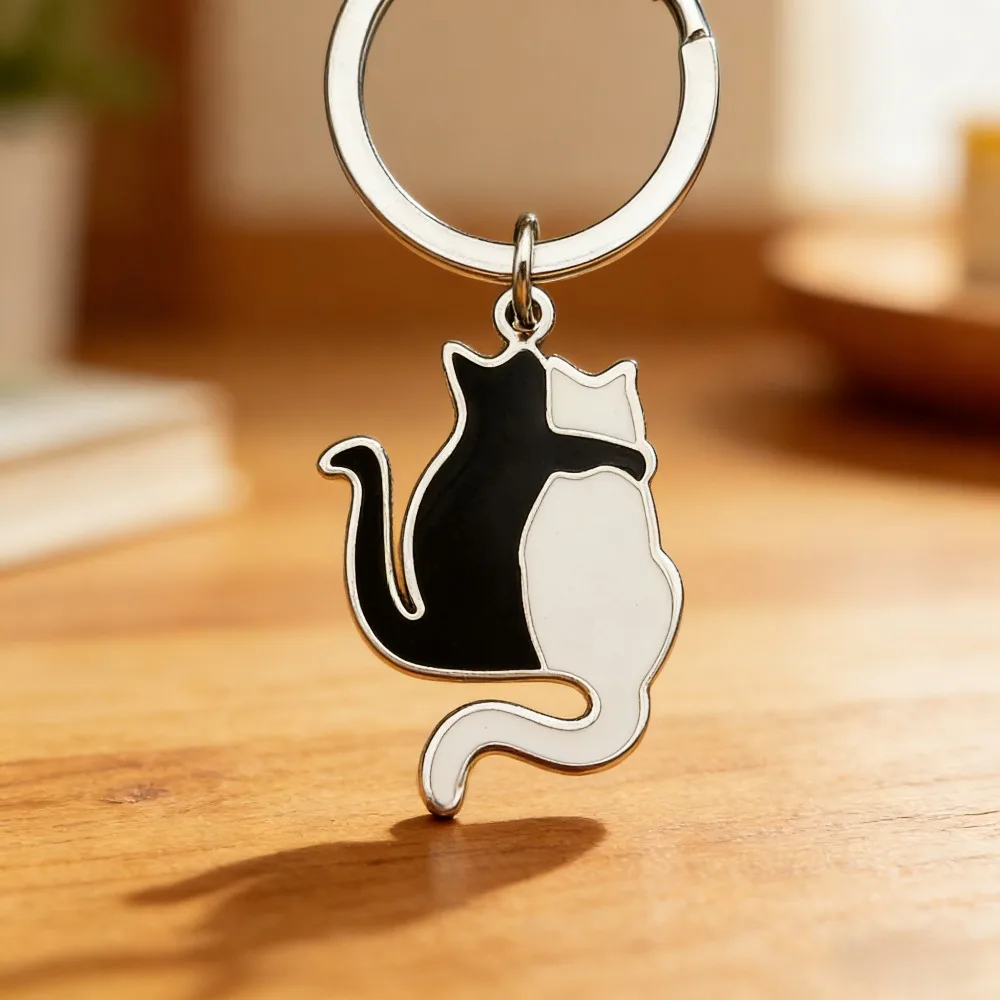 

Cute Hugging Black White Cat Couple Keychain Animal Pendant Keyring Fashion Bag Charm Car Key Ring Stainless Steel Jewelry Gift