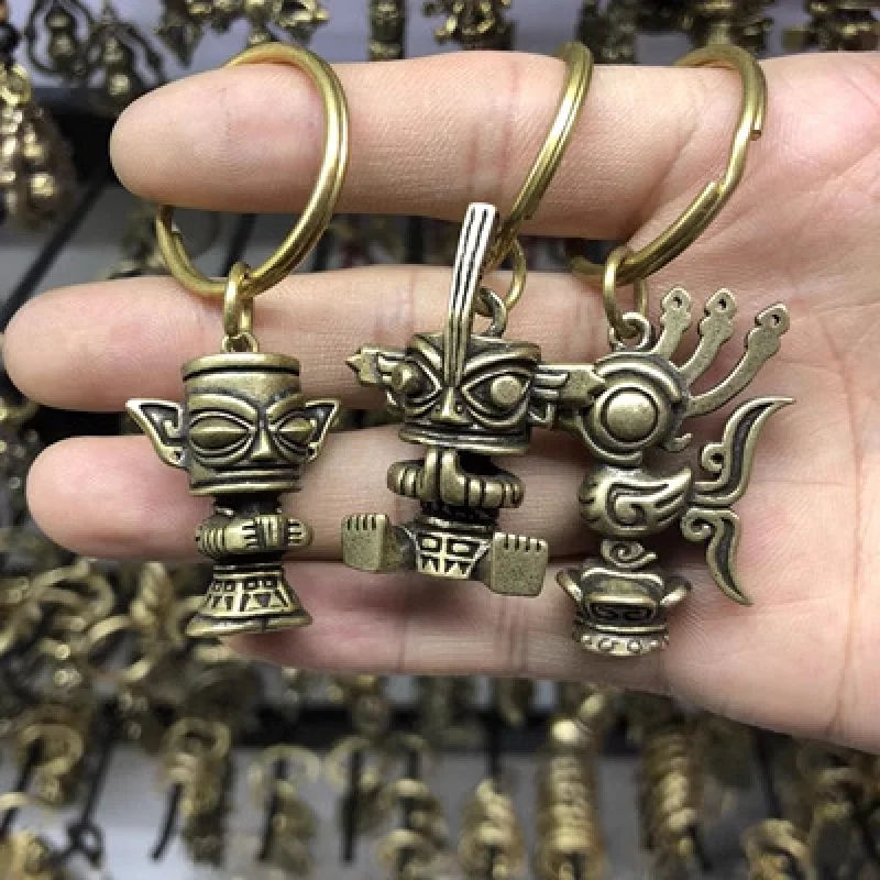 Vintage Pure Copper Ancient Shu Cultural and Creative Sanxingdui Big Standing Man God Bird Portrait Official Keychain Pendant Br