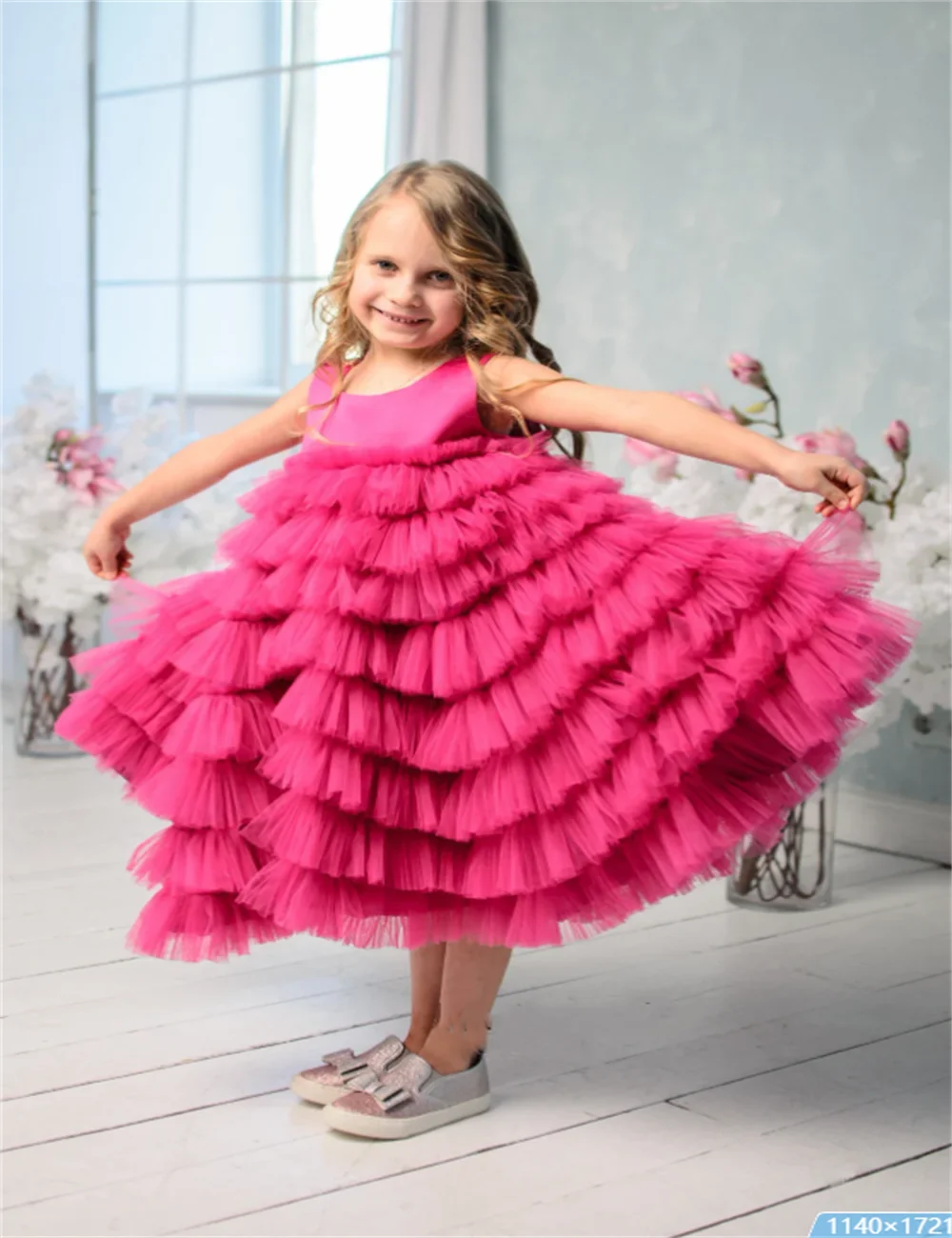 

Lovely Flower Girl Dress Fluffy Upper Body Satin fabric Puffy Ruffles Tiered Tulle Kids Party Dresses Sleeveless Pageant Gown