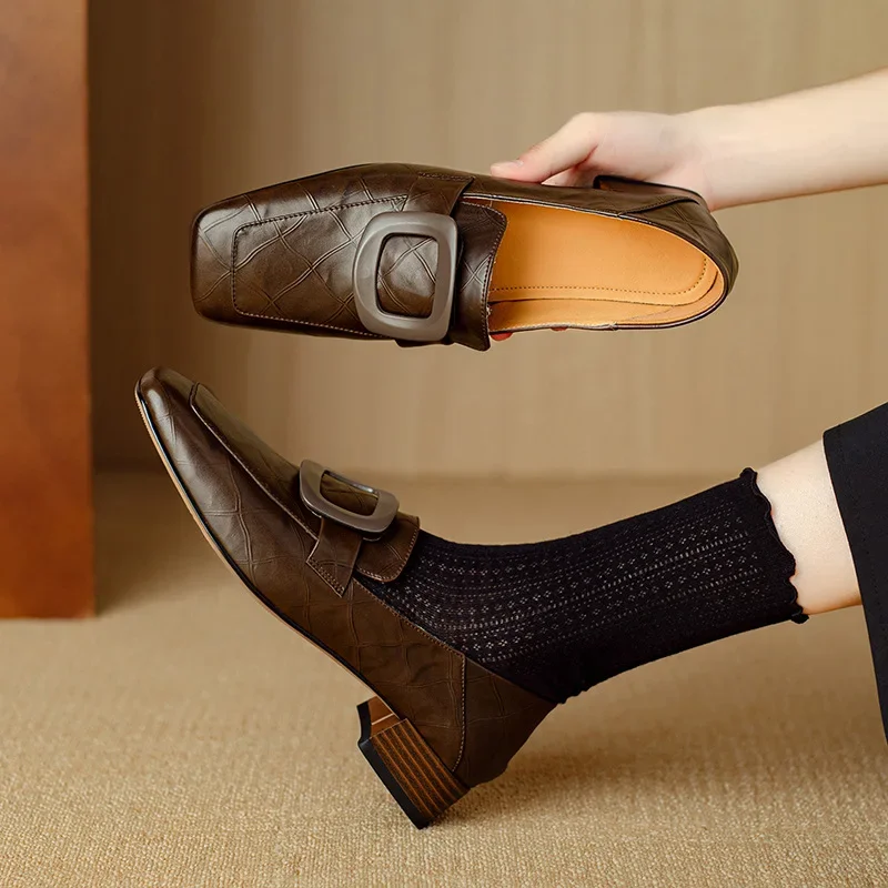 

2024 Autumn New Simple Fashion Comfortable Square Head Thick Heel Shallow Mouth Fashion Square Buckle Female Leather Shoes