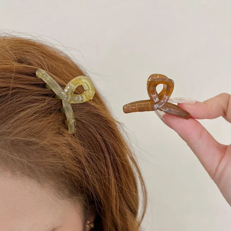 

Small Acrylic Jelly Grab Hair Clip for Women Mini Shark Hair Clip Ponytail Girls Side Clip Hair Accessories