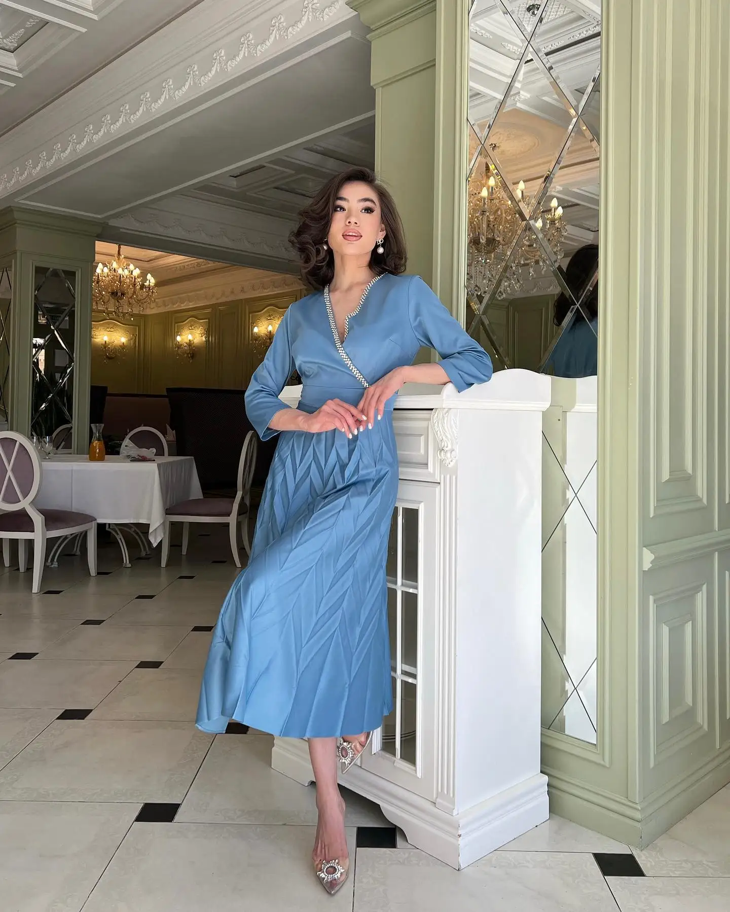 Abiti da sera in cristallo jersey di alta qualità personalizzati Delicati maniche a 3/4 con scollo a V Abiti da celebrità Custom Made Party D