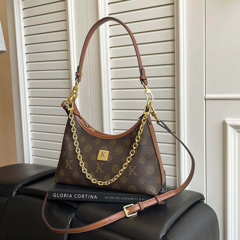 

Luxury High-End Minimalist Crossbody Handbag For Women Featuring Fashionable Trendy Logo And Solid Color