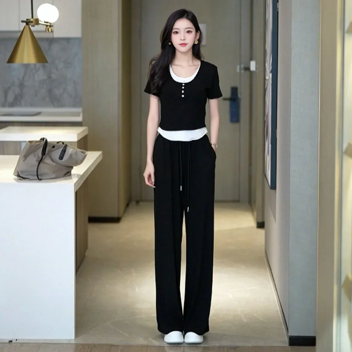Pantaloni da donna larghi Estate 2024 Top e pantaloni da donna neri Set da due pezzi con manica Novità in gruppi coordinati Corea Elegante D di