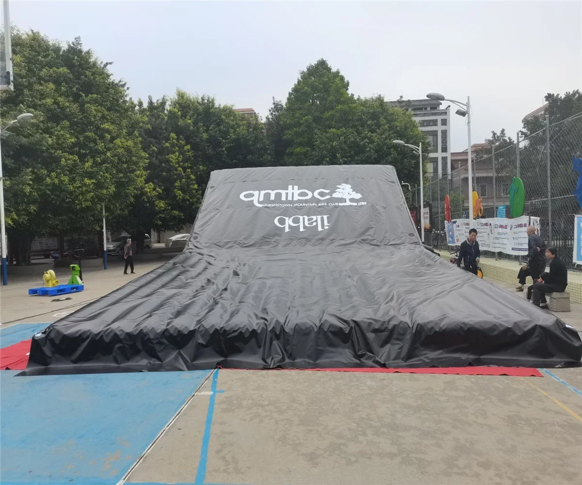 Custom Extreme Sport BMX FMX Skiing Freestyle Stunt Big Inflatable Landing Airbag Ramp Pad/ Sloped Jump Air Bag Mat view 2