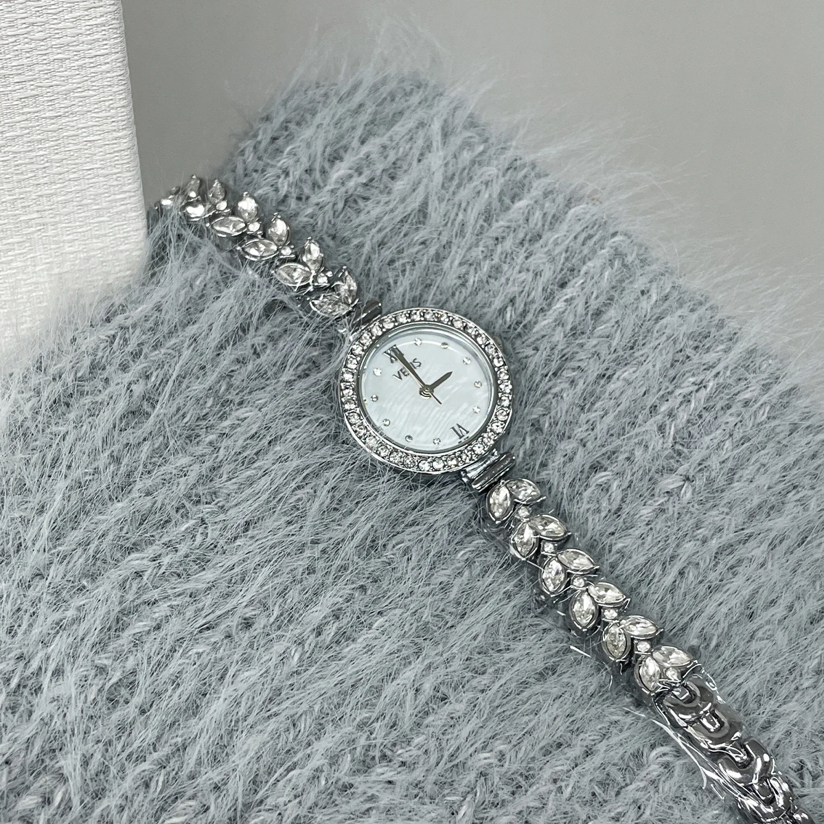 

CILOA Women's Niche Light Luxury Watch - Elegant, High-Appearance, Quartz Waterproof Timepiece"