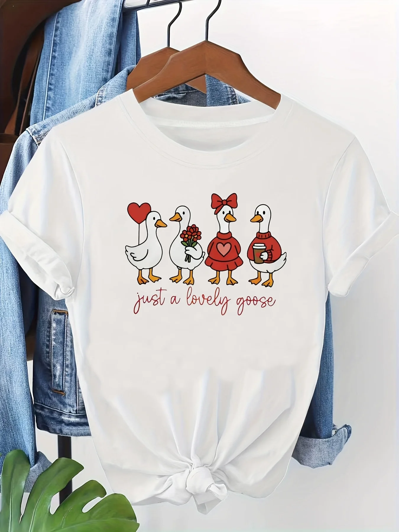 Women'S White Short Sleeve T-Shirt Cartoon White Goose Heart Flower Print Round Neck Suitable for Casual Outings and Gatherings