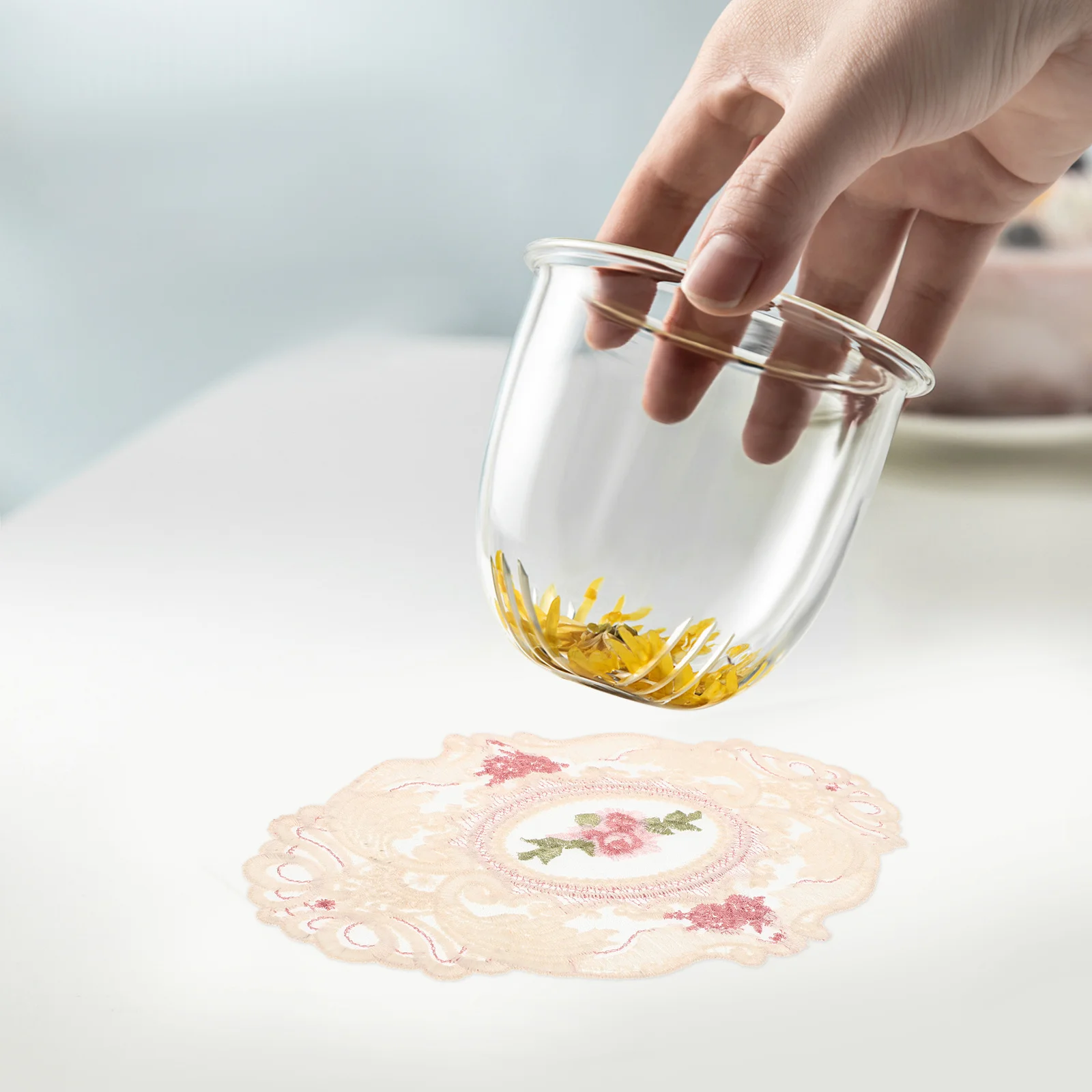 

2pcs Lace Placemats Milk Silk Embroidered Oval Table Mats Heat Resistant Non-Slip Dining Coasters Vintage Decorative Tableware