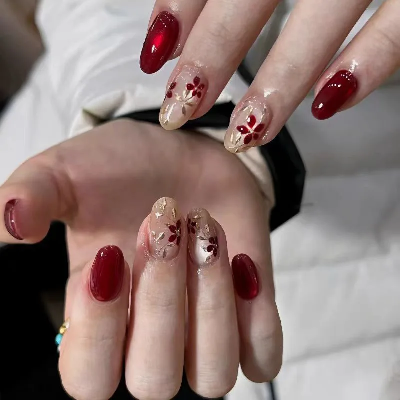 

24Pcs Mid-length Round Head Press on False Nails Gilded Red Flower Design Fake Nails Cat's Eye Detachable Full Cover Nails Tips