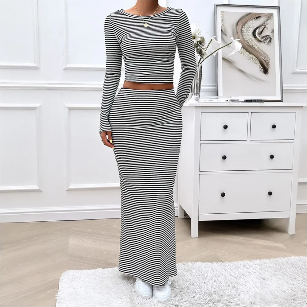 Women's 2-piece Temperament Casual Contrasting Color Horizontal Striped Knitted Long Sleeved Autumn/Winter Skirt Set