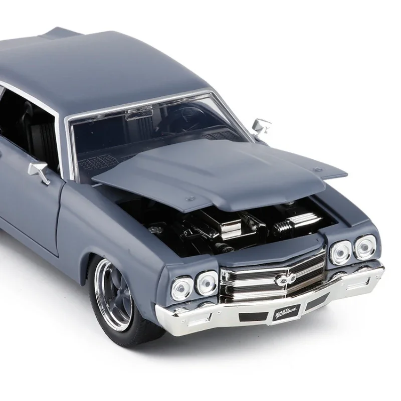 Jada 1:24 1970 Chevrolet Chevelle SS High Simulation Diecast Car Metal Alloy Model Car Toys for Children Gift Collection J193