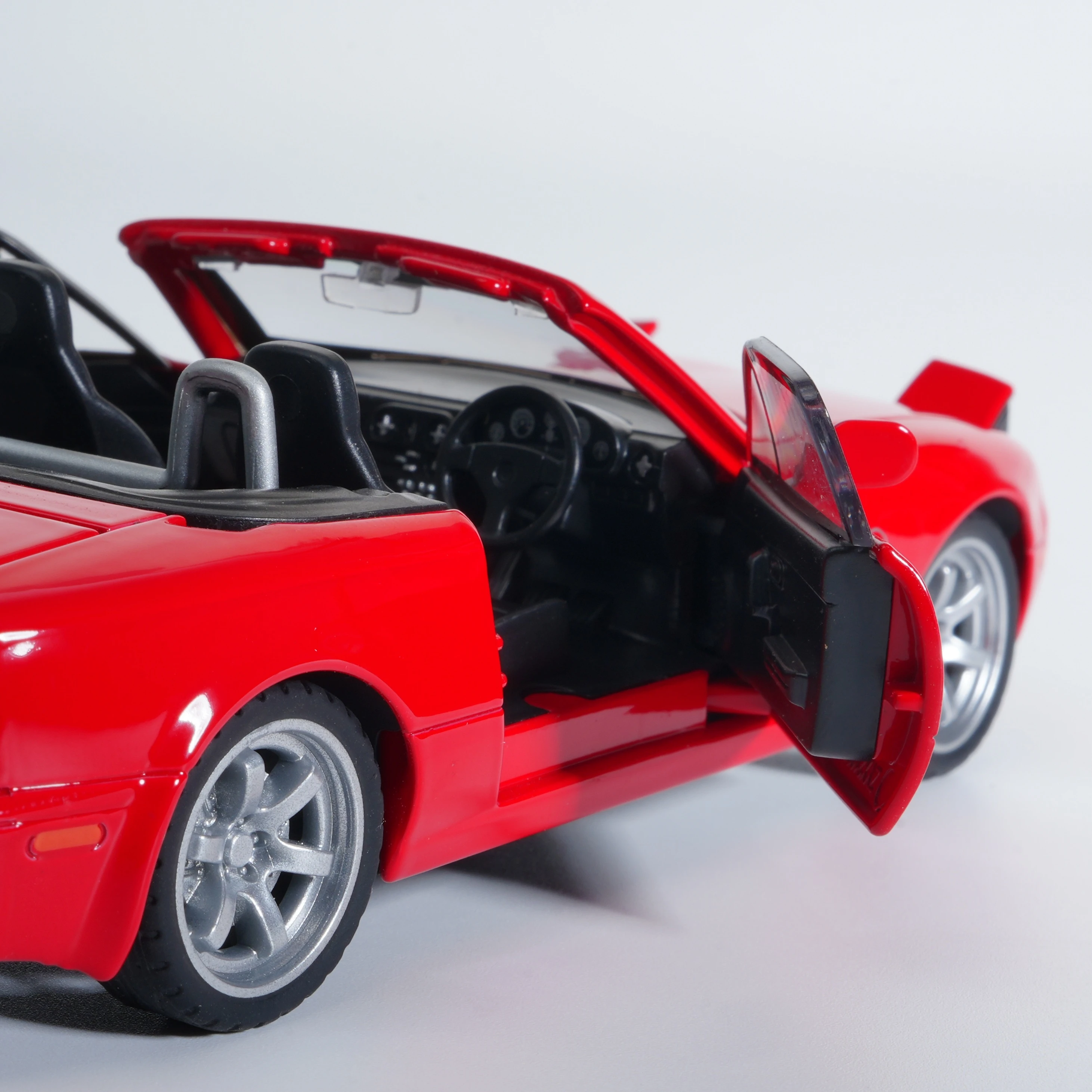 نموذج مركبة مصبوبة مسبقًا باللون الأحمر بمقياس 1:32، سيارة مصنوعة من خليط معدني، سيارة سباق متعددة الوظائف، مناسبة للهدايا أو عرض سطح المكتب #4