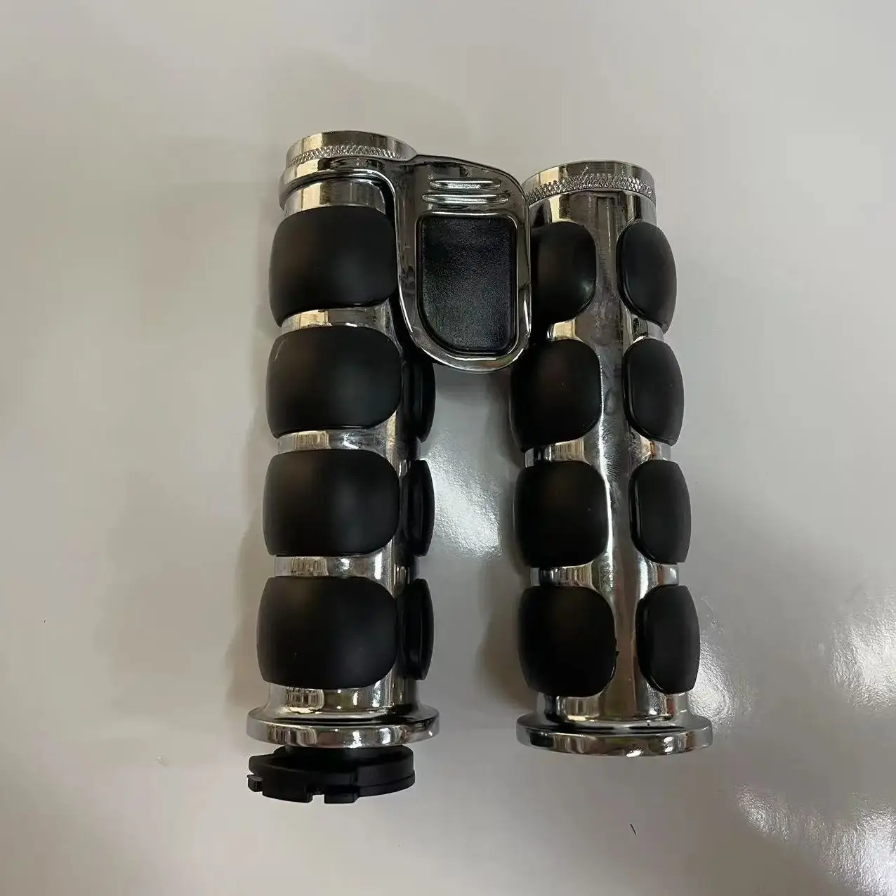 

Motorcycle Handlebars Hand Grips 1" 7/8'Accessories Rubber Handle Bar Throttle Non-slip for Harley Honda Yamaha Suzuki Kawasaki