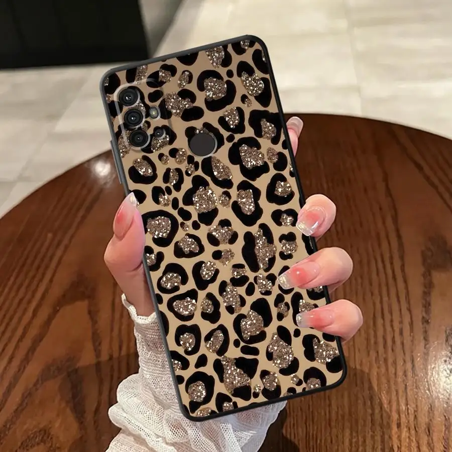 Simple Leopard Print Case for Motorola Moto G71 G53 G30 Edge 20 Pro 30 Lite G51 G73 G22 Edge40 G52 G32 G50 G60s Phone Cover view 3