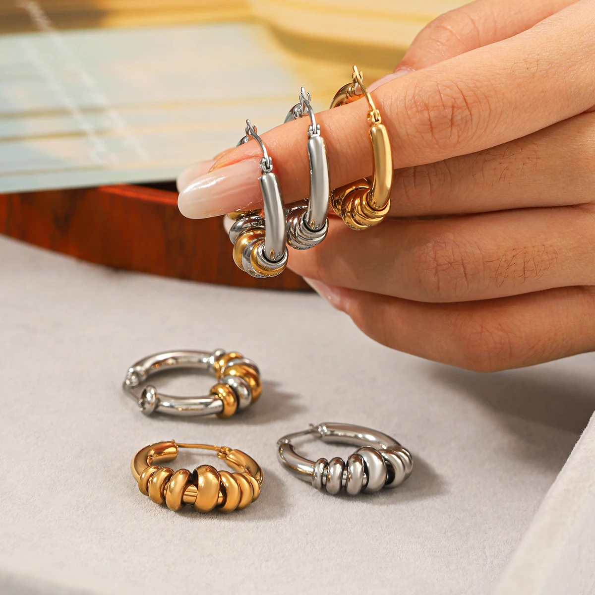 

Huang Chao Stainless Steel 18k PVD Gold Color Plated Waterproof Two Tone Circle Hoop Ear Buckle Versatile Punk Women's Jewelry