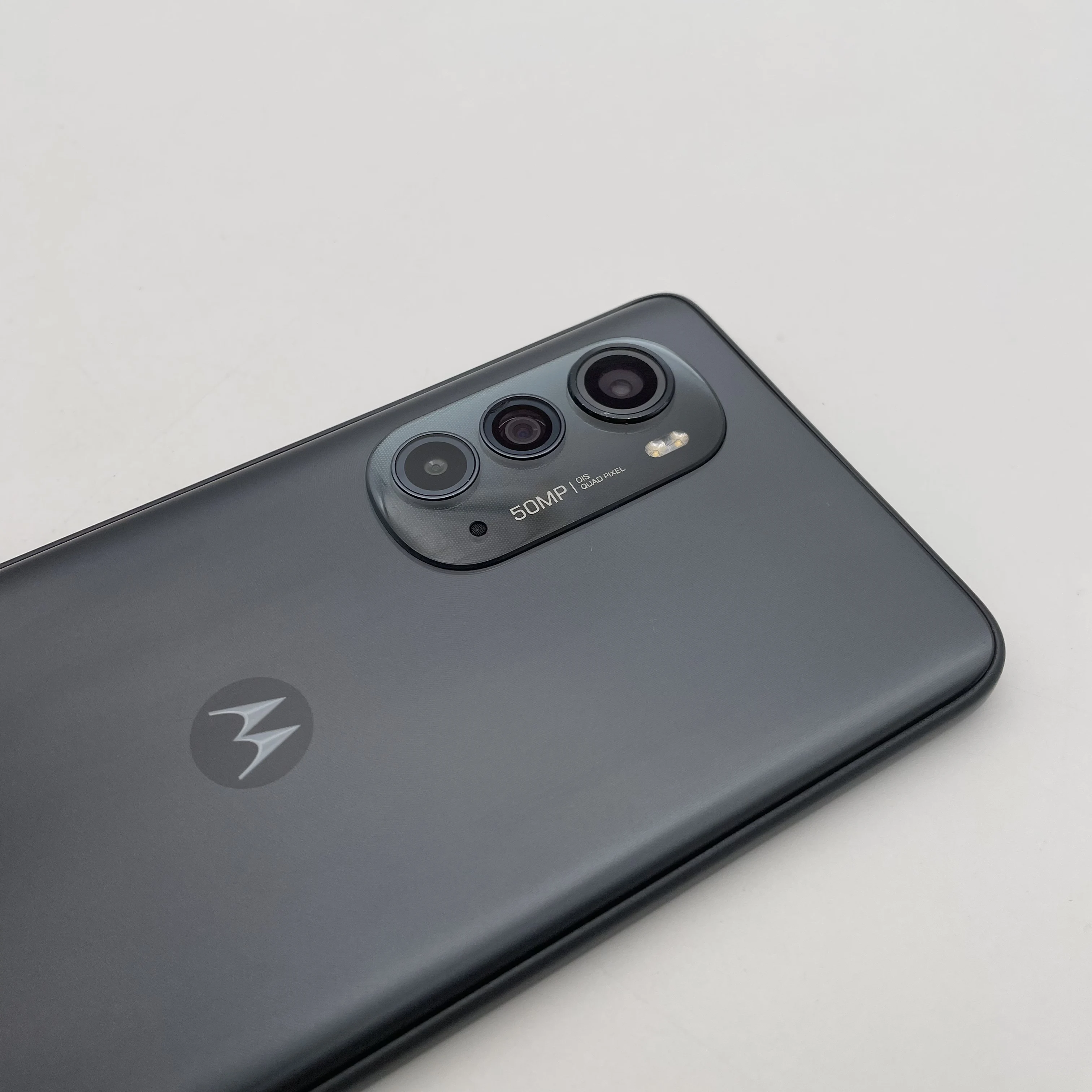 هاتف موتورولا إيدج (2022) XT2205 5G الأصلي بشاشة 6.6 OLED وذاكرة قراءة فقط 128 جيجابايت وذاكرة وصول عشوائي 6 جيجابايت وبصمة الإصبع