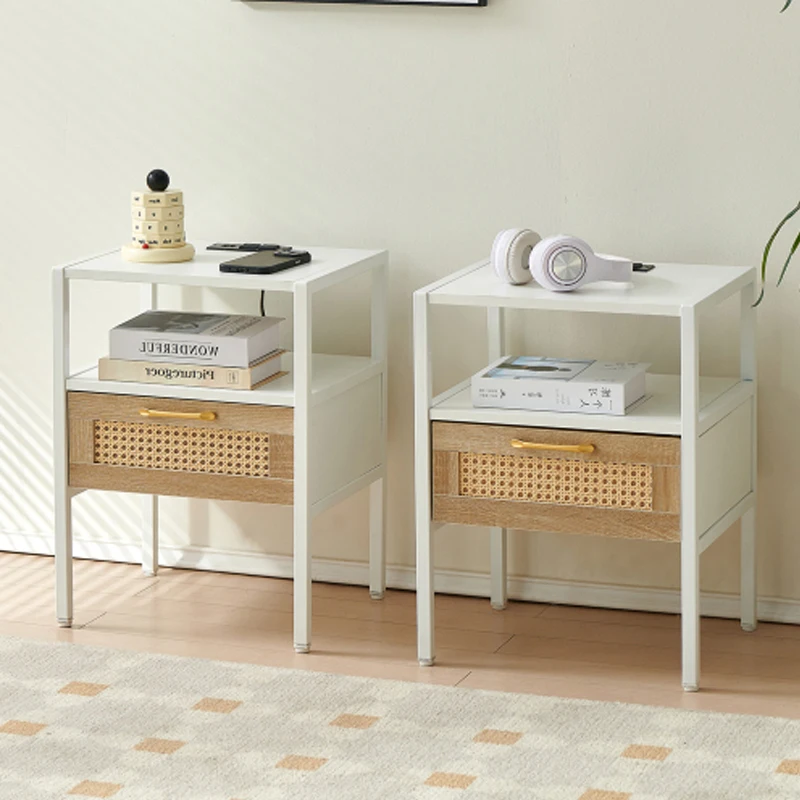 Set di 2, tavolino in rattan da 15,75" con presa di corrente e porte USB, comodino moderno con cassetto e gambe in metallo, tavolino