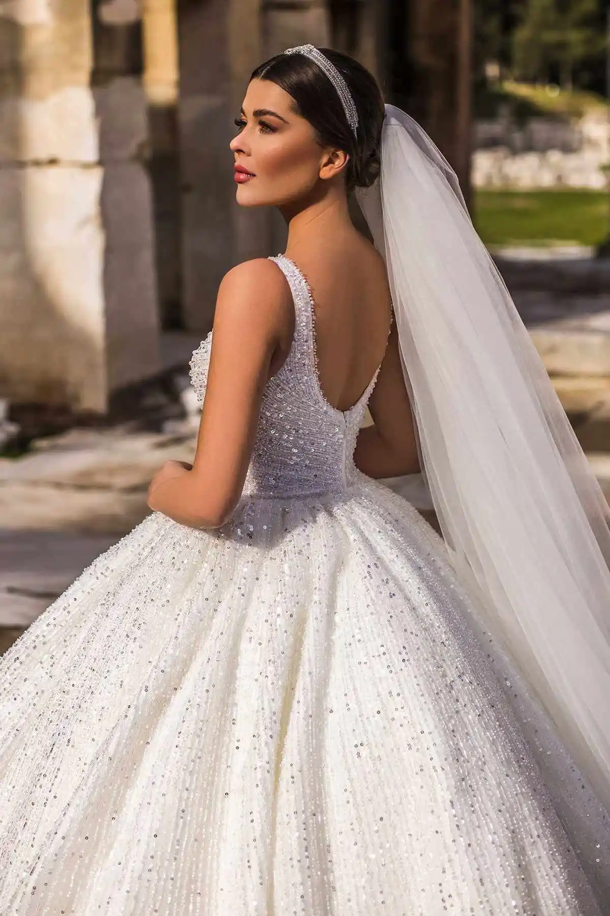 Brilliant Ball Gown Wedding Dresses With Veil Shiny Paillette Backless Bridal Gown Cathedral Train Vestidos De Novia Customized